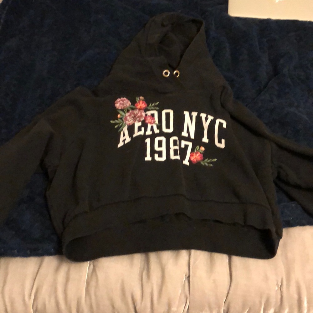 Aeropostale black flower crop top